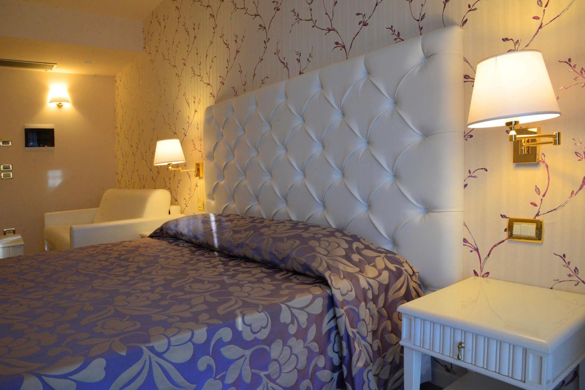 Palazzo Hotel 3*